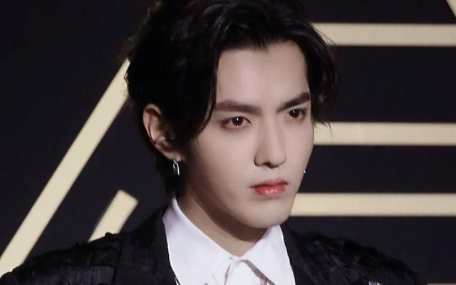 限籍令下吴亦凡张铁林相继翻车远嫁国外不改国籍的汤唯被点赞