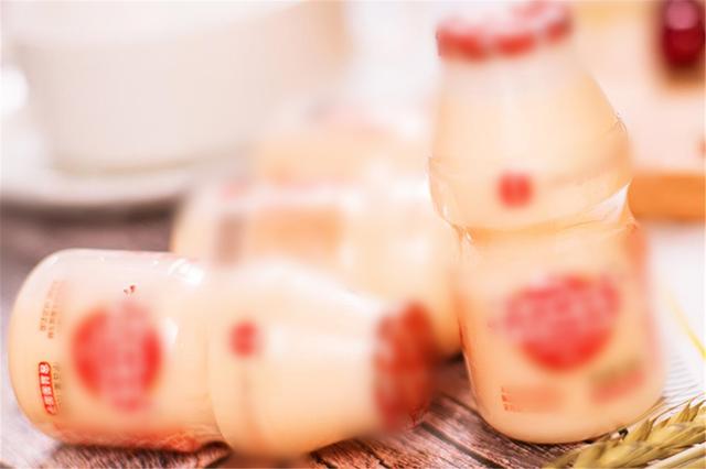 这些“假酸奶”别再买了，营养价值低还不便宜，孩子易发胖蛀牙
