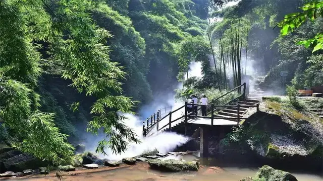 成都的避暑胜地,被誉为“天然氧吧”,距市区仅一个小时的车程