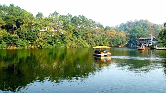 成都的避暑胜地,被誉为“天然氧吧”,距市区仅一个小时的车程