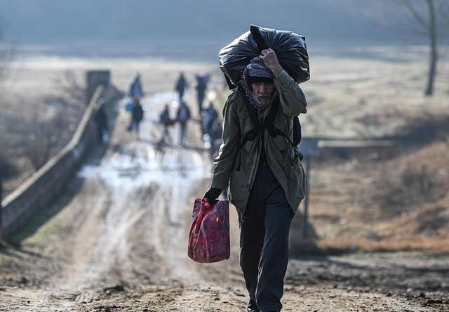 逾7.6万名叙利亚难民涌向欧洲边境